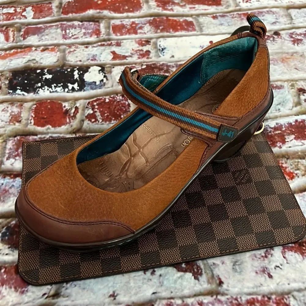 * J-41 brown Mary Jane Wedges